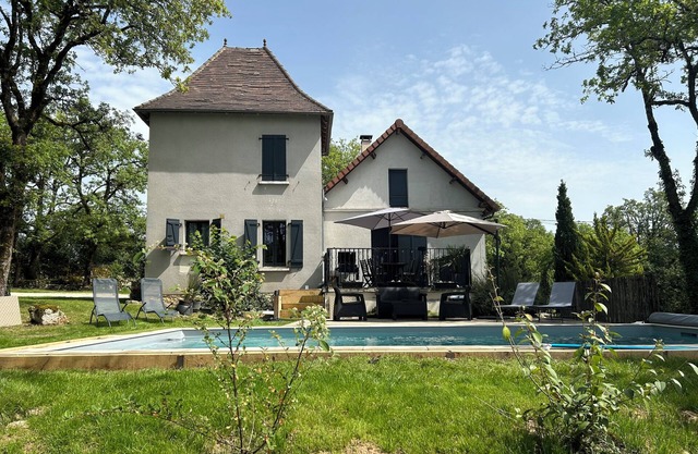 Country house overlooking the village of Martel