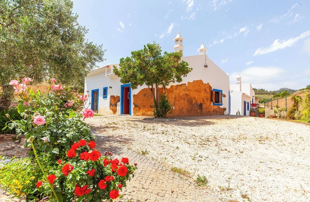 Country house perfect for large groups and nature lovers, pool, 7 bedrooms, WiFi