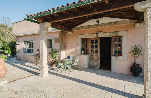 Country House 'Quinta Do Passal - Gondoriz' with Mountain View, Wi-Fi and Air Conditioning