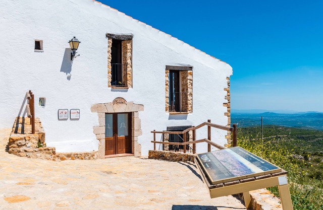 Country House 'Rosa de los Vientos' with Sea Views, Private Terrace and Wi-Fi