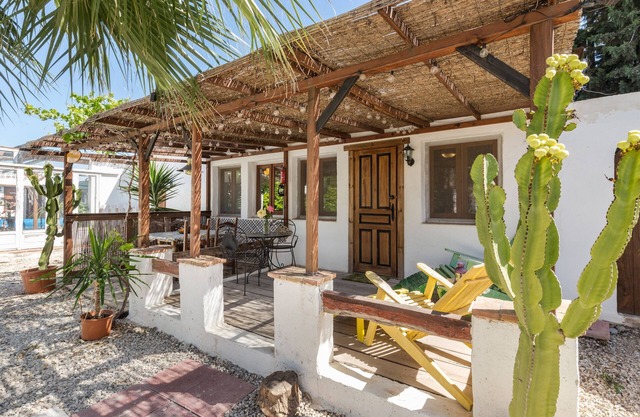 Country House "Santa Ana Mini Resort" with Mountain View, Shared Pool & Wi-Fi