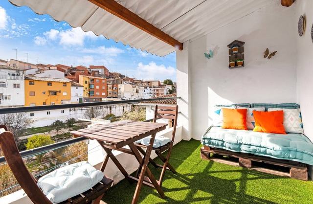 Country House 'Tío Salvador' with Lake View, Private Terrace and Wi-Fi