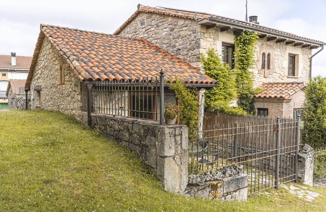 Country House 'Villamoronta' with Mountain View, Private Terrace and Wi-Fi