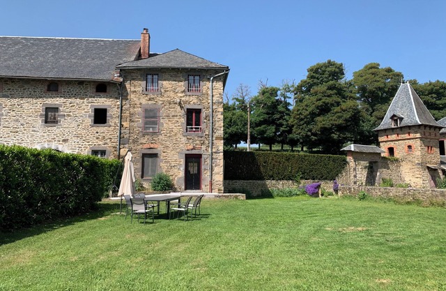 Country house with lake bathing