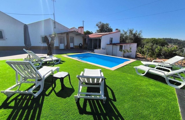 Country house with private pool, barbecue, deck and mezzanine. Relaxing.