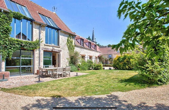Country house with swimming pool near Senlis, Chantilly and Parc Asterix