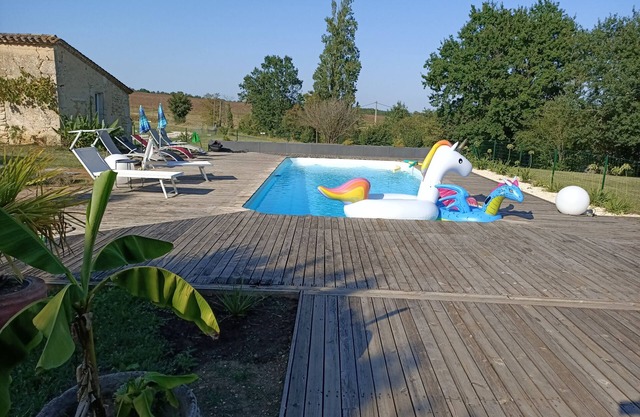 Country house with swimming pool and close to hiking trails