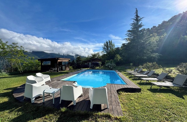 Country house with swimming pool surrounded by nature on 3ha of land