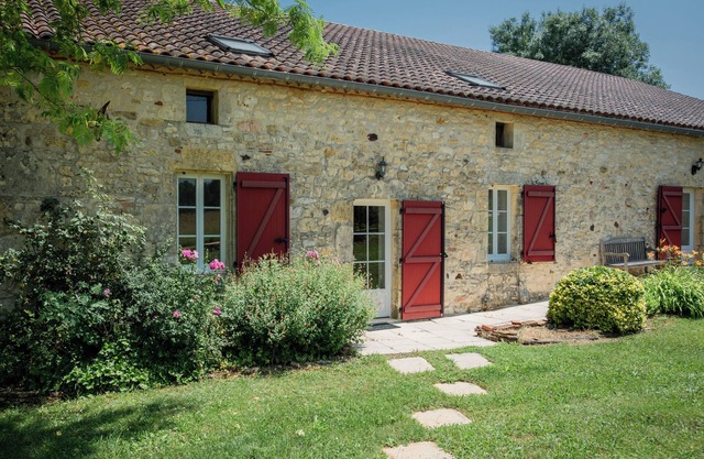 Country house with two pools and views