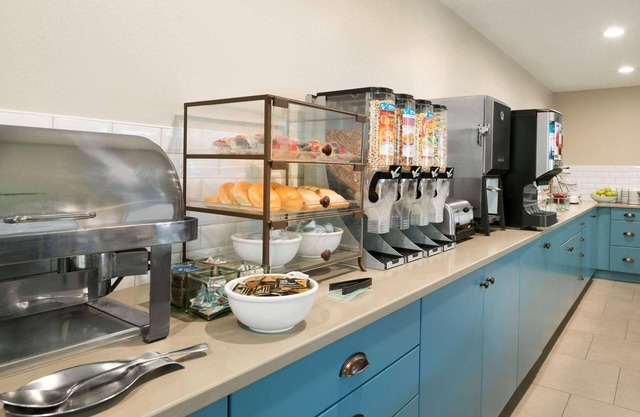 Country Inn & Suites by Radisson, Platteville, WI