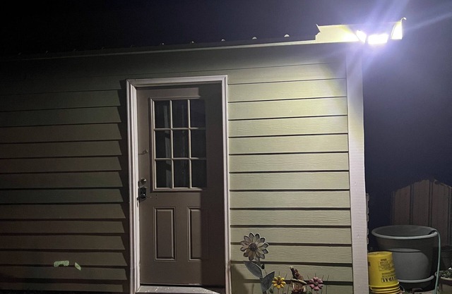 Country retreat, fully furnished, easy access, pet friendly apartment.