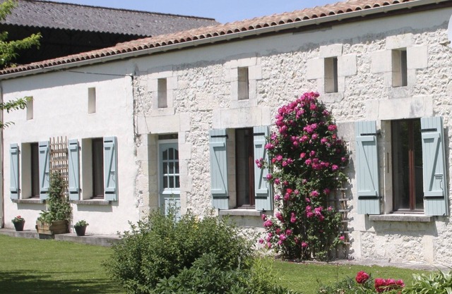 Country views, heated in-ground swimming pool, large family garden.