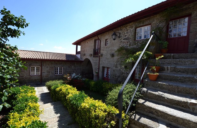 Country villa with private pool near Guimarães
