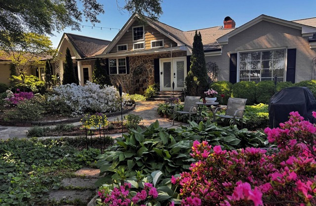 Country Vineyard Escape 5-bedroom farmhouse