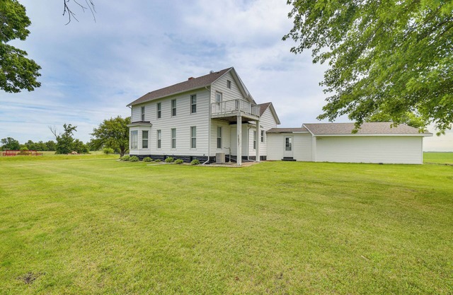Countryside Biggsville Home w/Yard, Dogs Welcome!