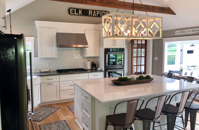 Countryside Farmhouse in Elk Rapids-5 bedrooms-4.5 bath Sleeps 10