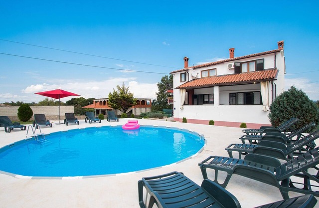 Countryside holiday apartment for 6 persons, tranquil village retreat