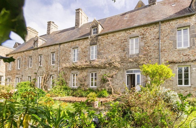Countryside Retreat w/Terrace, BBQ & Modern Amenities in Orval sur Sienne
