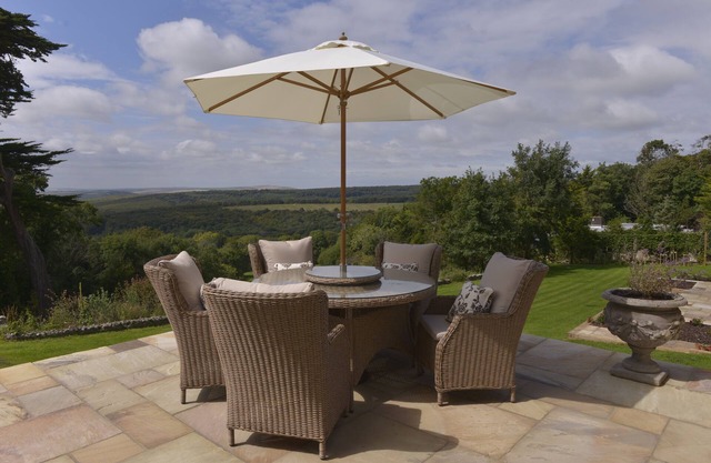 Countryside rural retreat with stunning countryside views for 4 with gardens