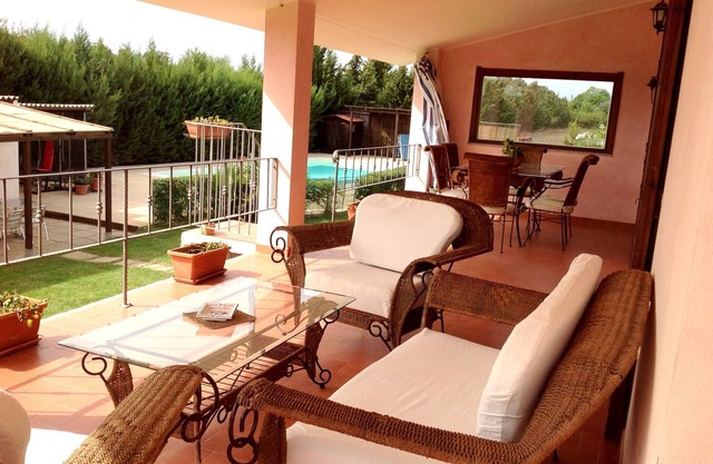Countryside Villa with swimming pool. Bedrooms all Ensuite.