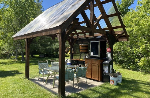 Coupland Glamping Bunkie, Hepworth, 3 Wooded A