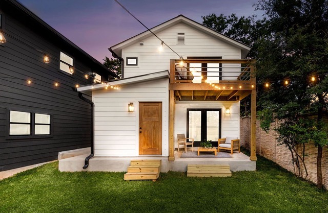 Couple's Lake House - pet friendly - kayaks & SUP boards