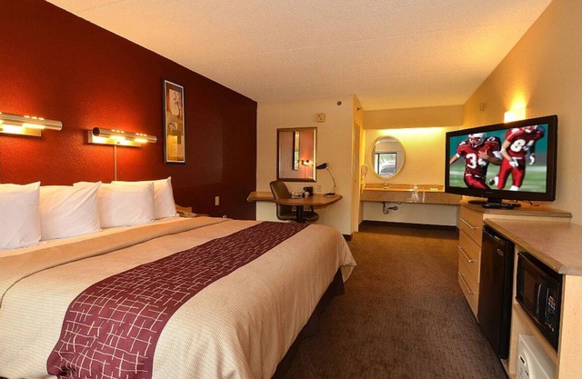 Couple Stay: Room with Free Coffee & Welcoming Pet