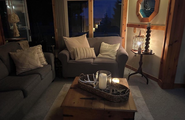 Couples/Girls Getaway Retreat Cozy Lake View Cottage- Sip Wine, Watch Sunsets