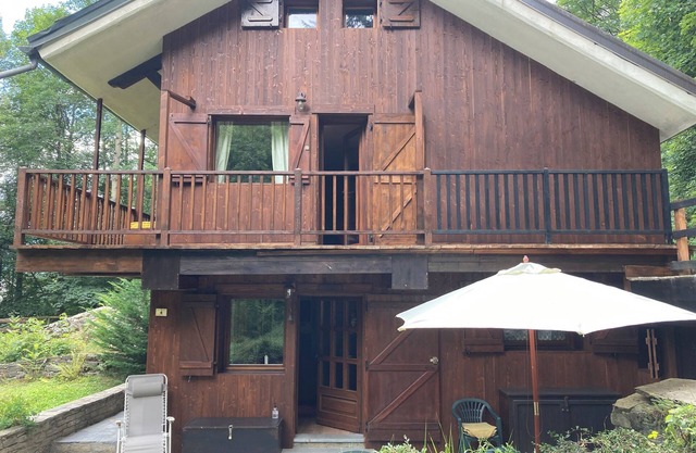 Courmayeur Chalet x5, next to ski gondola, PRIVATE PARKING,garden , Wifi,