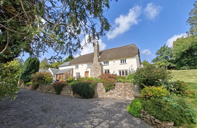 Court - Four Bedroom House, Sleeps 8