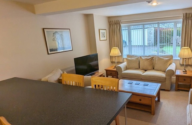 Courtyard 2 BED 1 BATH Cottage