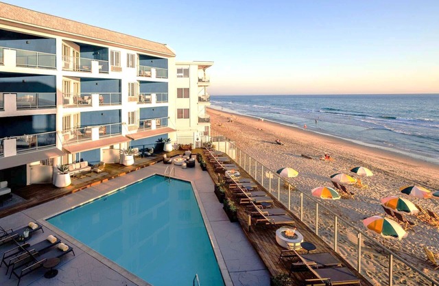 Courtyard 2 Double at Beach Terrace, Outdoor Pool, Beachfront Property