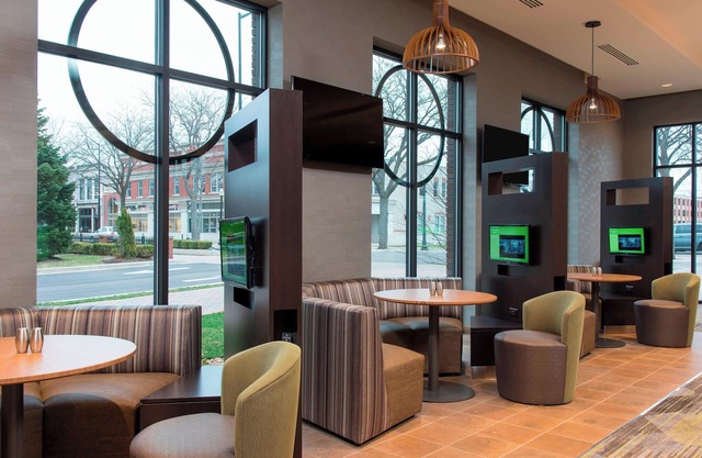 Courtyard by Marriott Holland Downtown