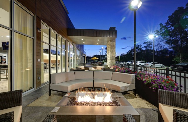 Courtyard by Marriott Iowa City University Heights