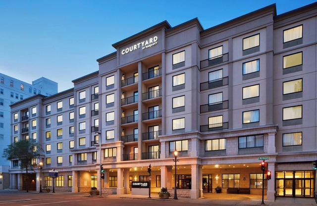 Courtyard by Marriott Milwaukee Downtown