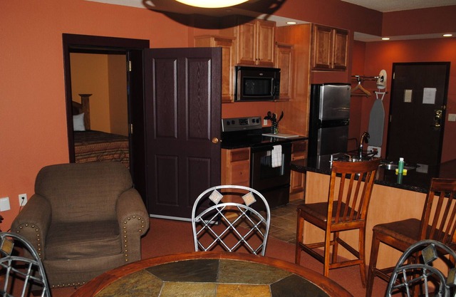 COURTYARD.JACUZZI tub!!.FREE Noah's Ark WATER PARK access for SUMMER!!