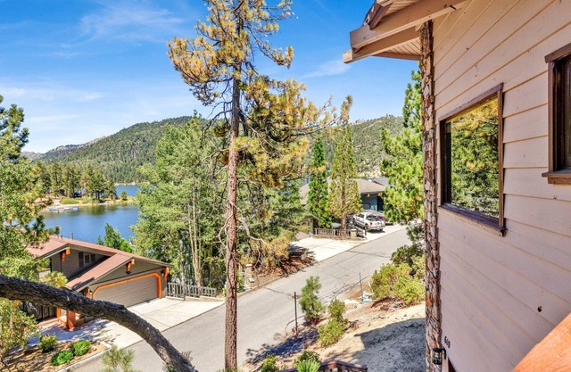 Cove Lakeview Cabin at Boulder Bay Big Bear