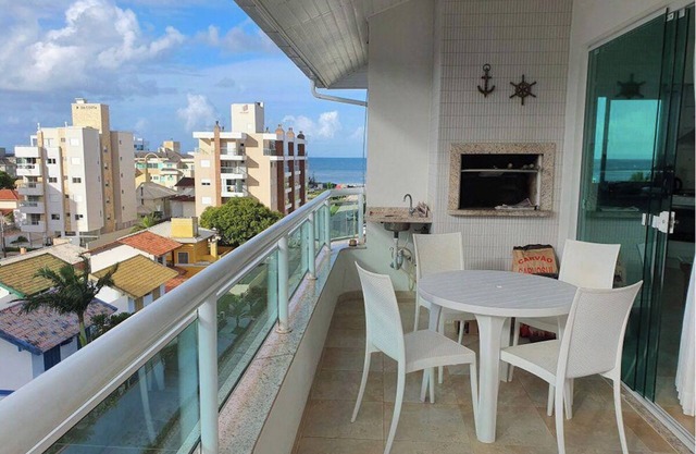 COVERAGE FOR 8 PEOPLE + BEACH PALMS 250 SEA BEACH