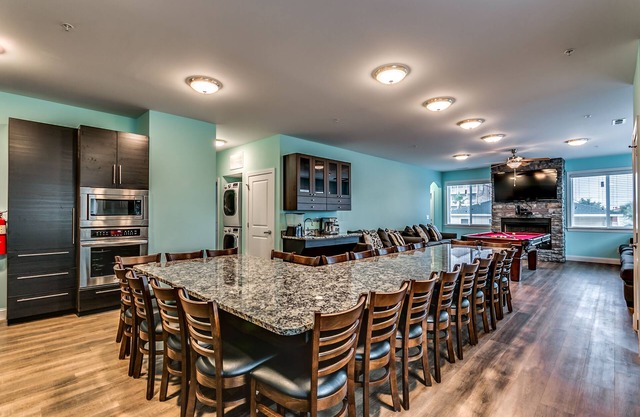 Covered Outdoor Area 2 Private Pools/Spas 22bd/20b 350 feet to the Beach Access