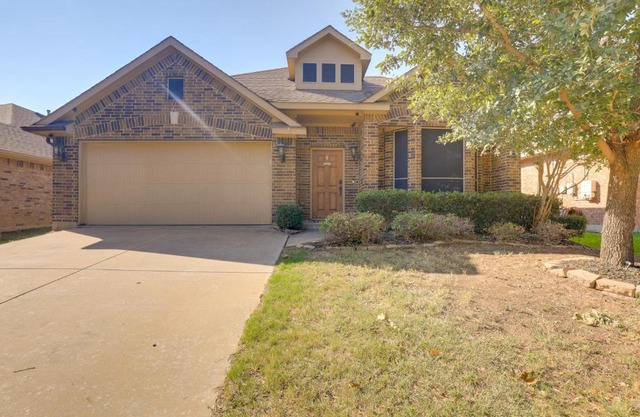Covered Patio and Large yard Mansfield Home