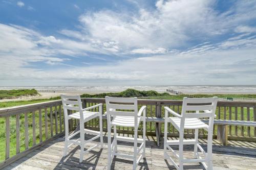 Covered Patio Beachfront Galveston Home!
