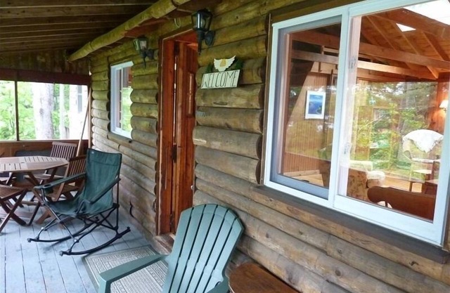 Coveside Waterfront Secluded Cottage on Seal Cove
