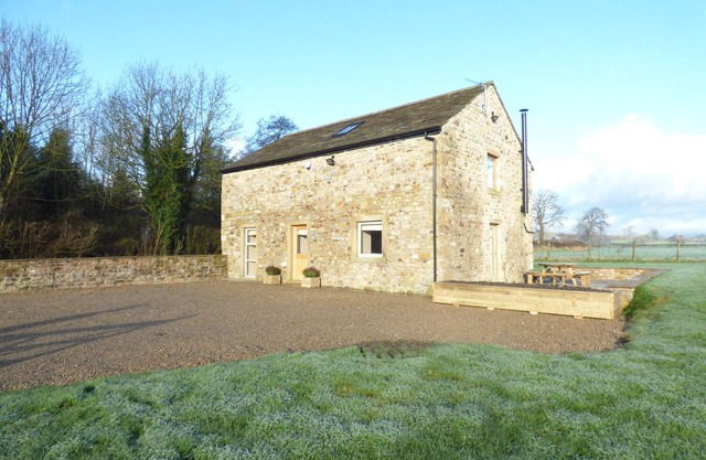 COW HILL LAITH BARN, pet friendly in Bolton-By-Bowland