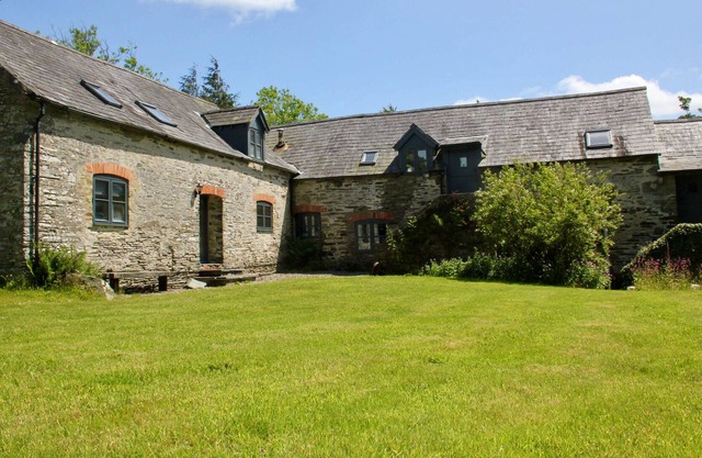 Cow Shed Cottages -3 miles to Aberporth Beach