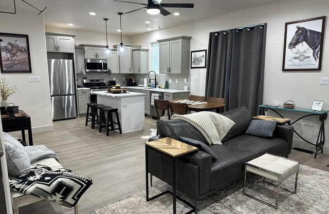 Cowboy Chic townhome with AC in Elko