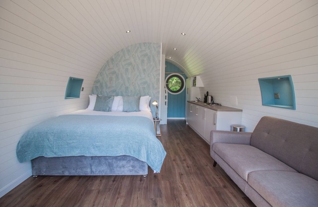 Cowslip Pod - Glamping for 4 Guests