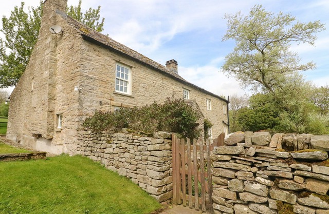 COWSTONEGILL, family friendly, with open fire in West Burton