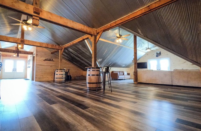 Coyote Moon Ranch 4-bed condo barn dominium style borders Forest & Laurel Lake