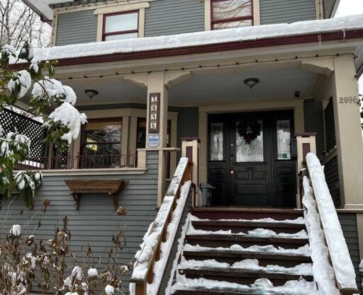 Cozy 1 Bedroom/1 Bath Suite Close to Downtown Van