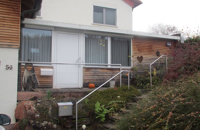 Cozy 1-bedroom apt w/free parking, WiFi, & close to US military installations